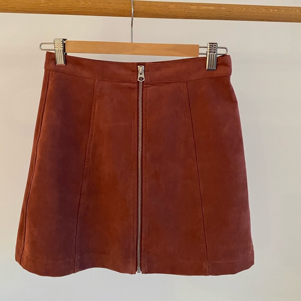 Wilfred Free Aritzia Faux Suede mini skirt size 4 Oxblood